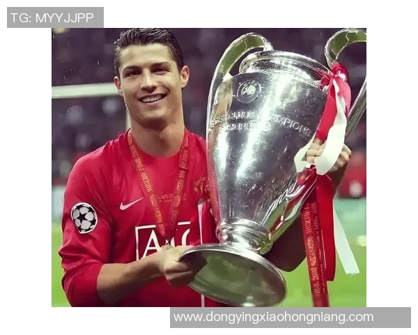 足球明星头顶奖杯的传奇瞬间揭示了他们的奋斗与荣耀 足球明星头顶奖杯的传奇瞬间揭示了他们的奋斗与荣耀